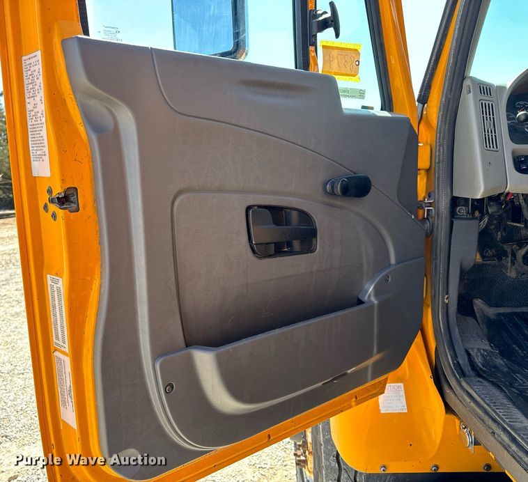 image for item EH6635 2010 International WorkStar 7400  dump truck