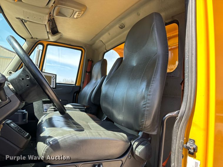 image for item EH6635 2010 International WorkStar 7400  dump truck