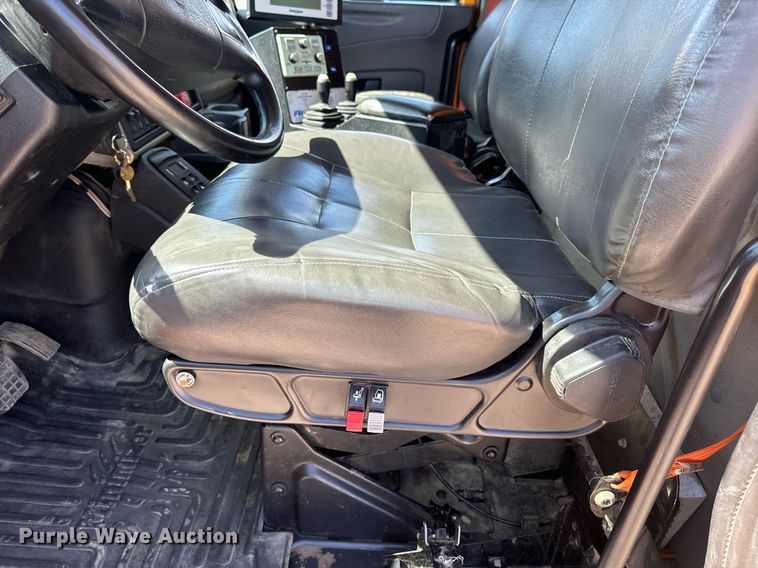 image for item EH6635 2010 International WorkStar 7400  dump truck