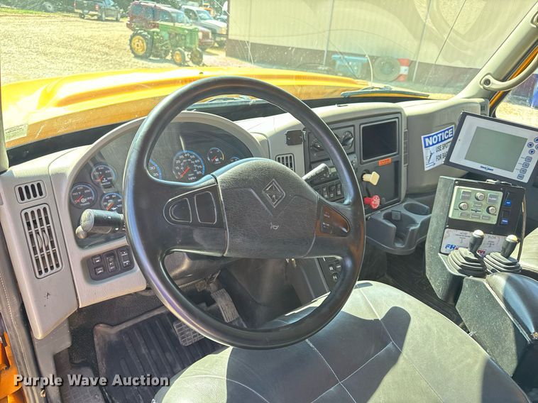 image for item EH6635 2010 International WorkStar 7400  dump truck