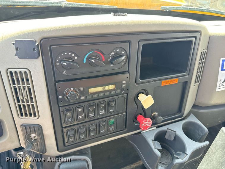 image for item EH6635 2010 International WorkStar 7400  dump truck