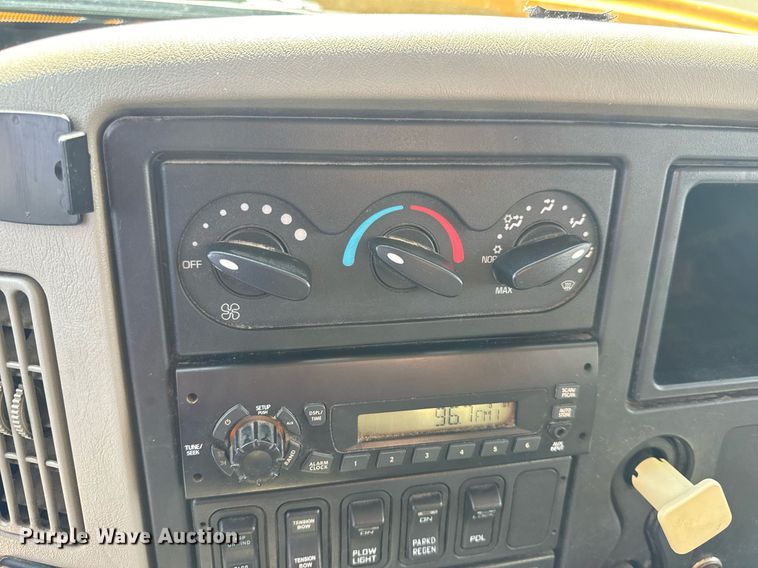 image for item EH6635 2010 International WorkStar 7400  dump truck