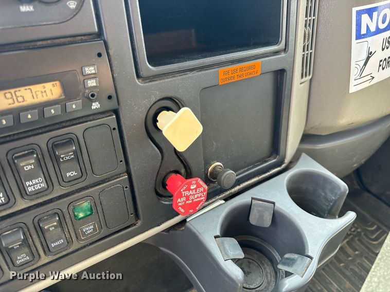 image for item EH6635 2010 International WorkStar 7400  dump truck