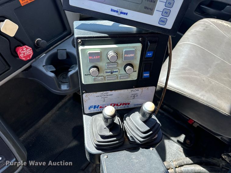 image for item EH6635 2010 International WorkStar 7400  dump truck