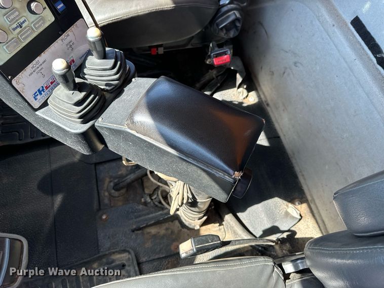 image for item EH6635 2010 International WorkStar 7400  dump truck