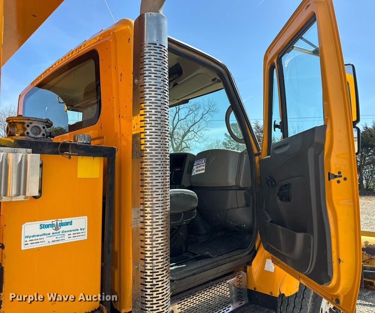 image for item EH6635 2010 International WorkStar 7400  dump truck