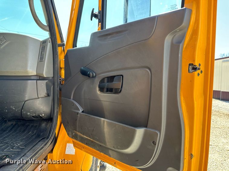 image for item EH6635 2010 International WorkStar 7400  dump truck