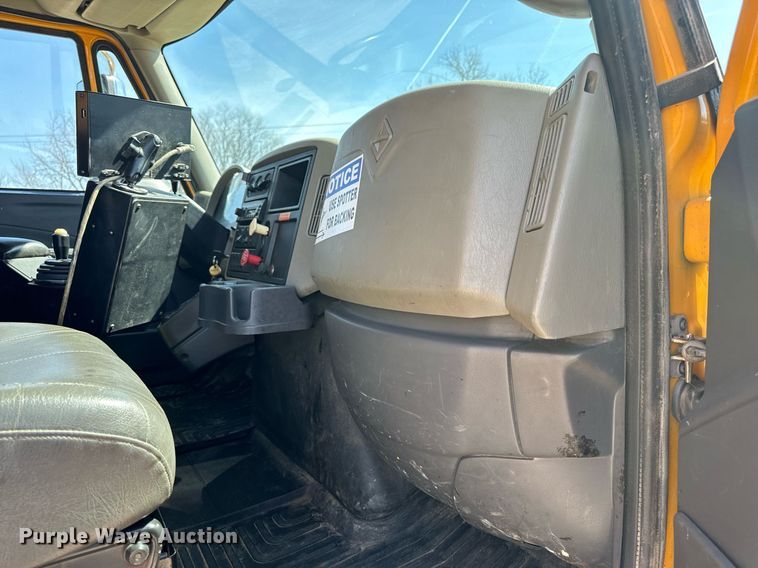 image for item EH6635 2010 International WorkStar 7400  dump truck