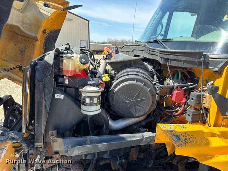 image for item EH6635 2010 International WorkStar 7400  dump truck