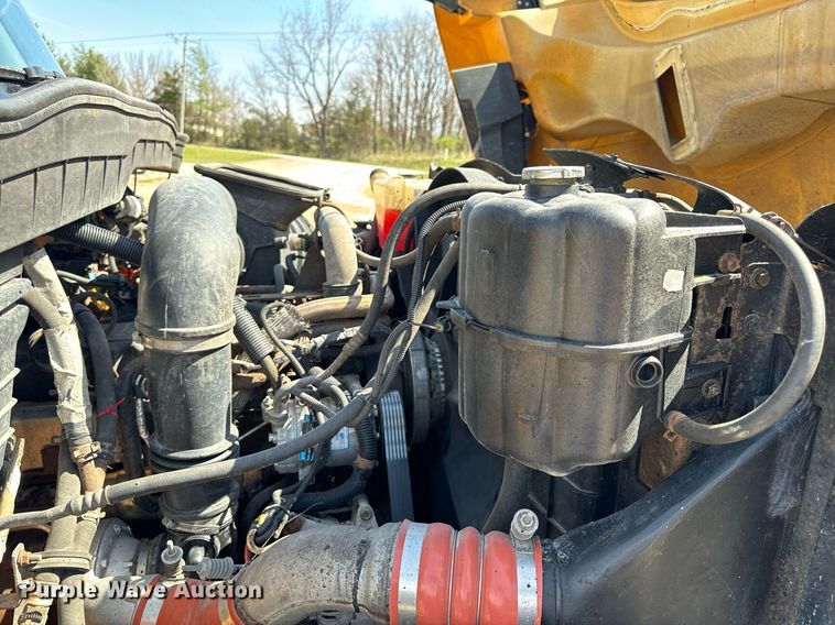 image for item EH6635 2010 International WorkStar 7400  dump truck