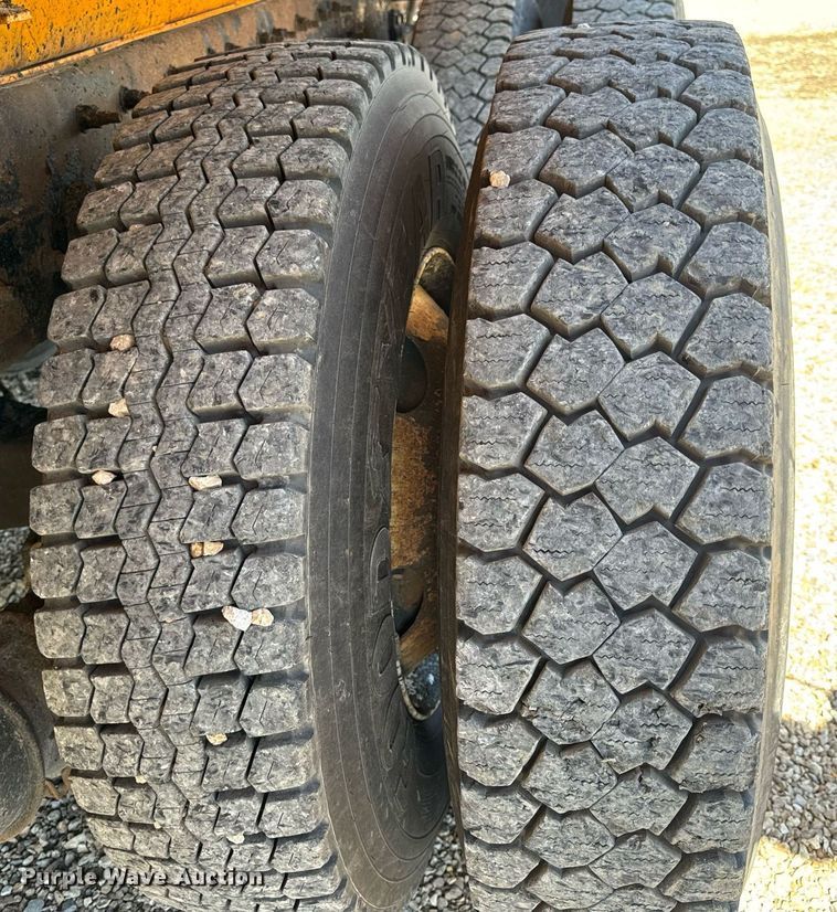 image for item EH6635 2010 International WorkStar 7400  dump truck