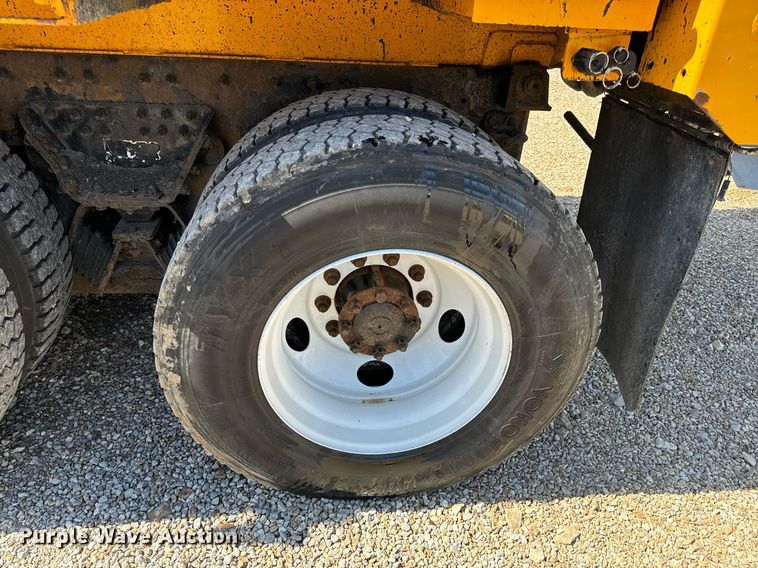 image for item EH6635 2010 International WorkStar 7400  dump truck