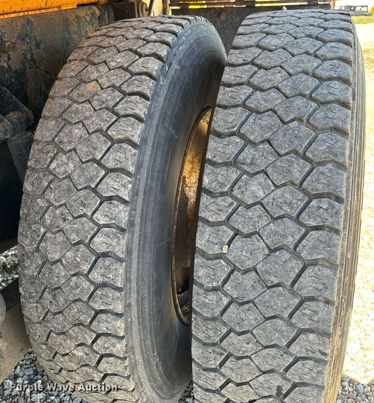 image for item EH6635 2010 International WorkStar 7400  dump truck