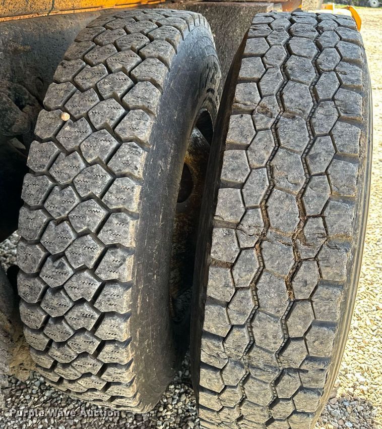 image for item EH6635 2010 International WorkStar 7400  dump truck