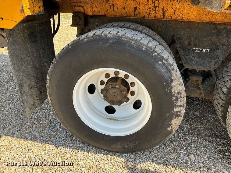 image for item EH6635 2010 International WorkStar 7400  dump truck