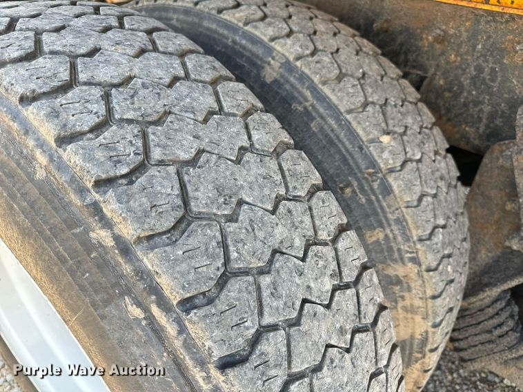 image for item EH6635 2010 International WorkStar 7400  dump truck