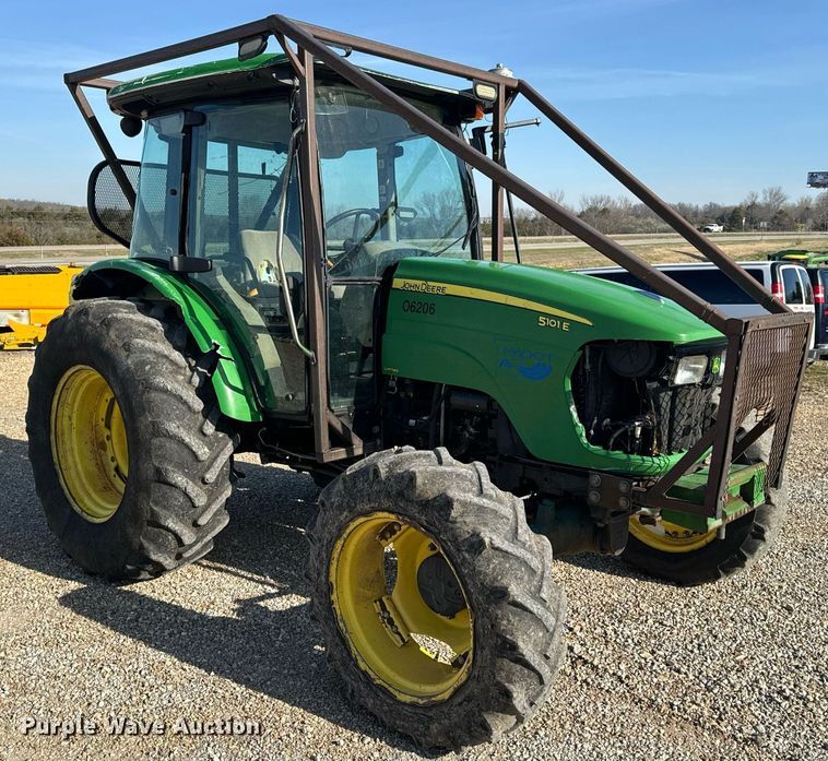 image for item EH6639 2009 John Deere 5101E MFWD tractor