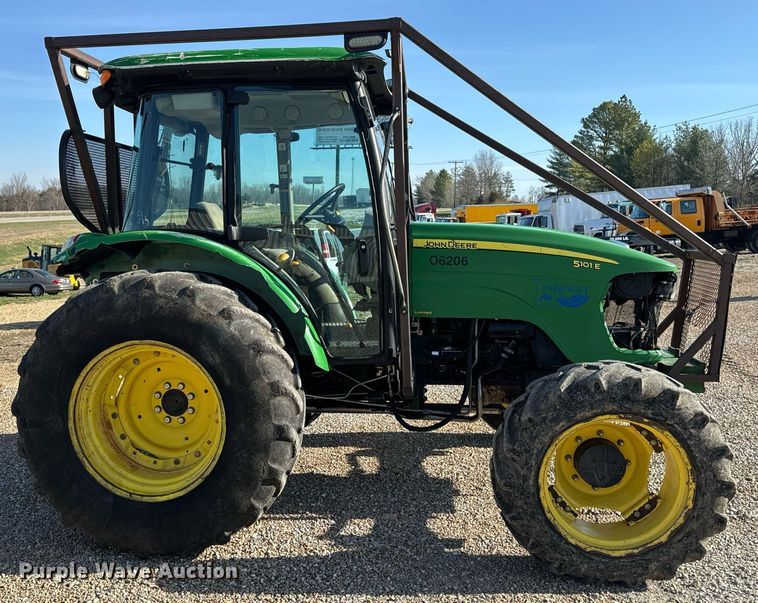 image for item EH6639 2009 John Deere 5101E MFWD tractor