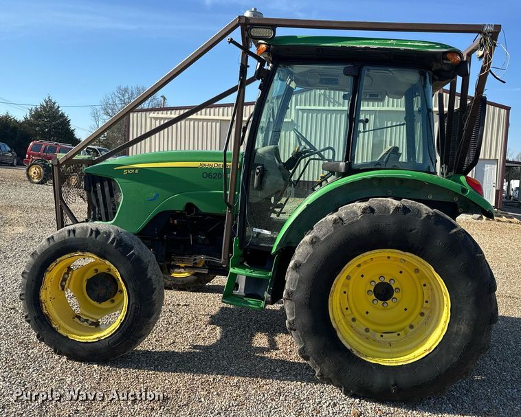 image for item EH6639 2009 John Deere 5101E MFWD tractor