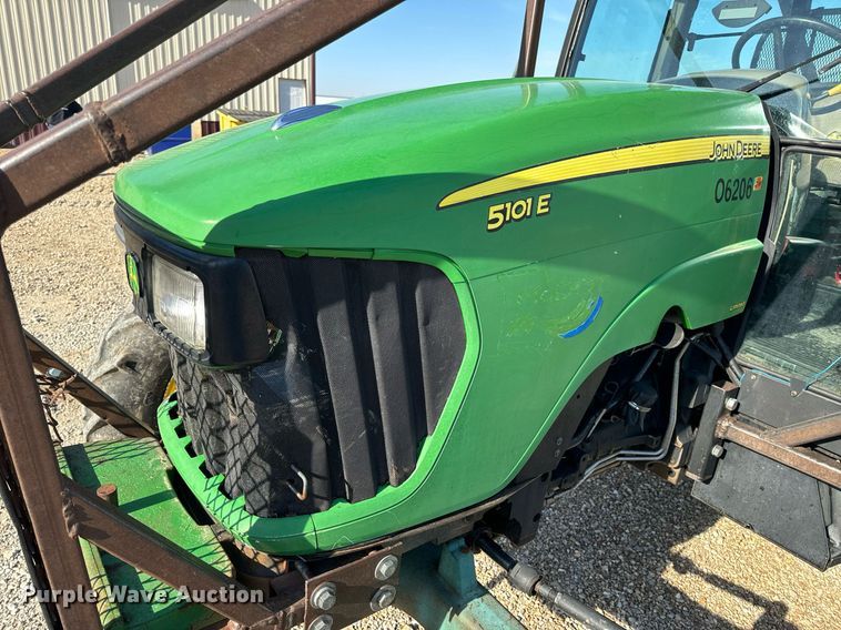 image for item EH6639 2009 John Deere 5101E MFWD tractor