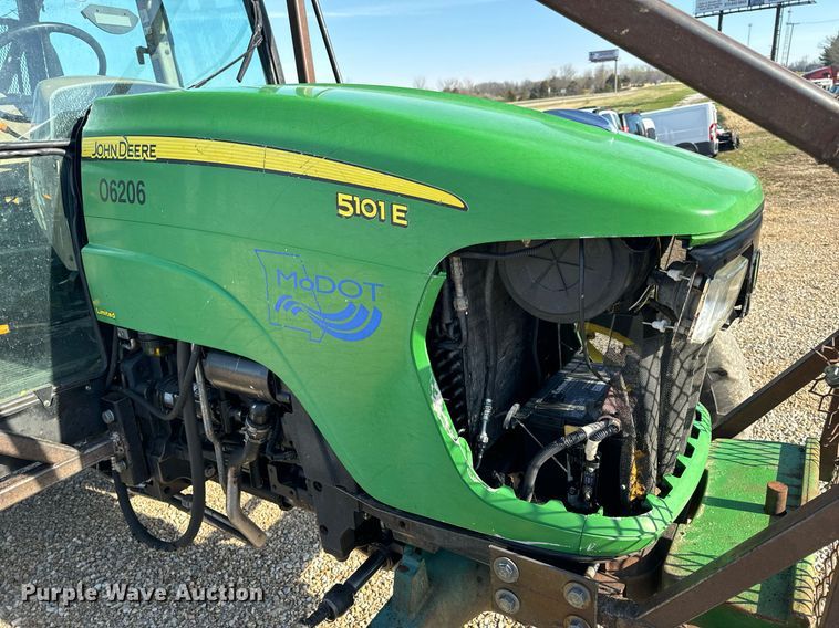 image for item EH6639 2009 John Deere 5101E MFWD tractor