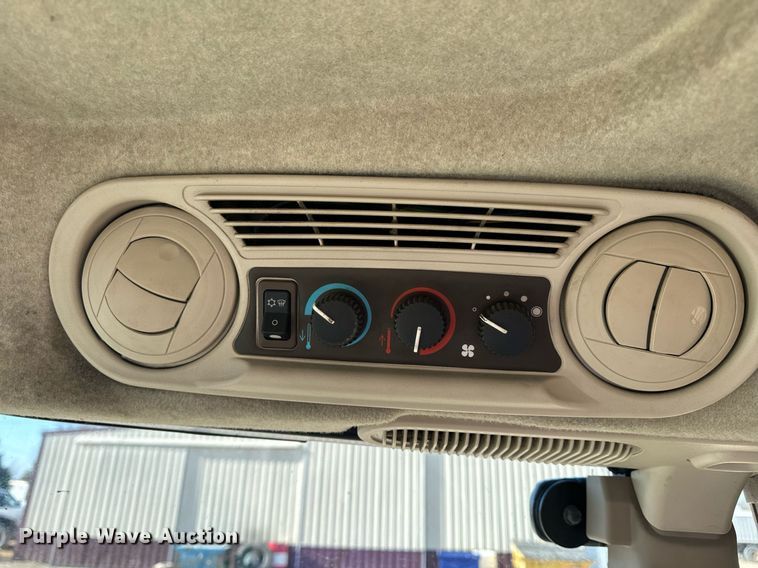 image for item EH6639 2009 John Deere 5101E MFWD tractor