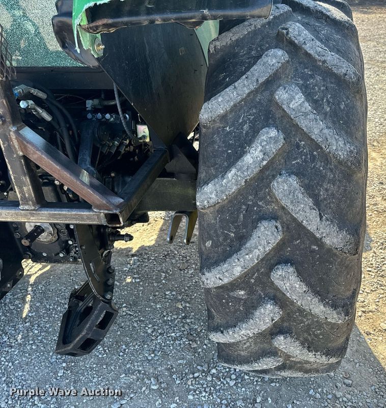 image for item EH6639 2009 John Deere 5101E MFWD tractor