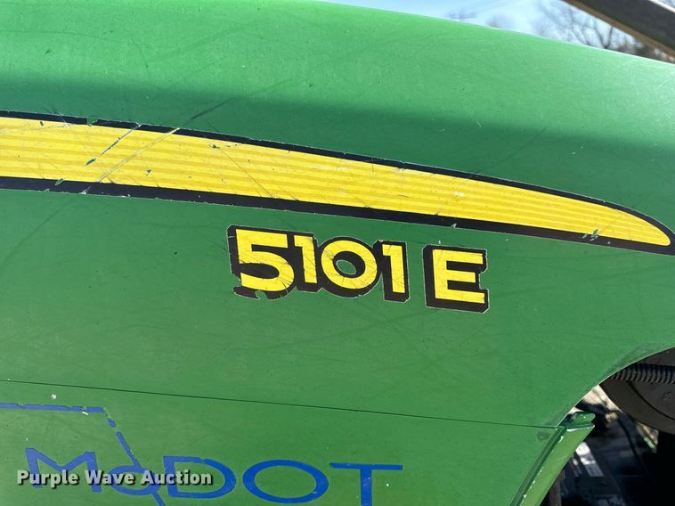image for item EH6639 2009 John Deere 5101E MFWD tractor