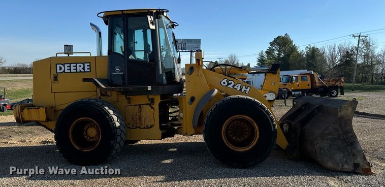 image for item EH6640 2003 John Deere 624H wheel loader