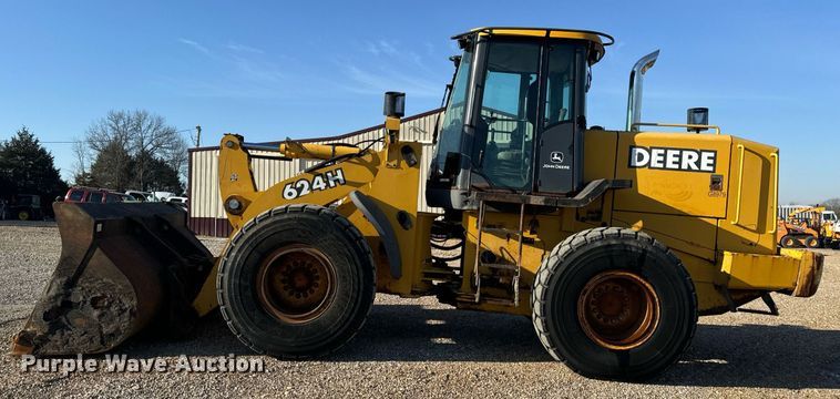 image for item EH6640 2003 John Deere 624H wheel loader