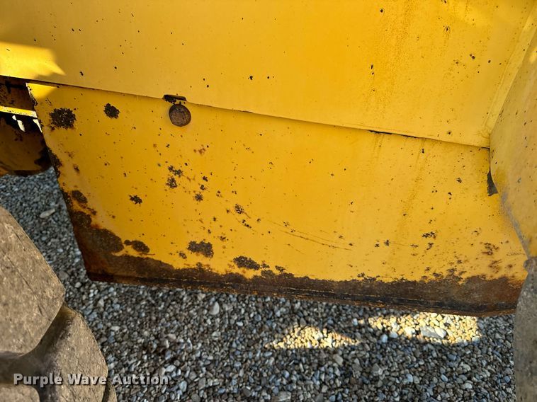 image for item EH6640 2003 John Deere 624H wheel loader