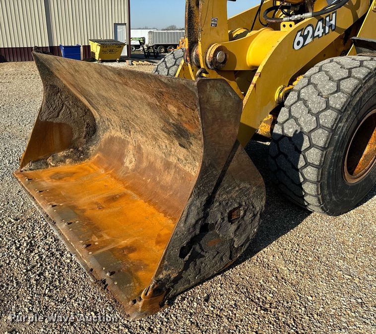 image for item EH6640 2003 John Deere 624H wheel loader