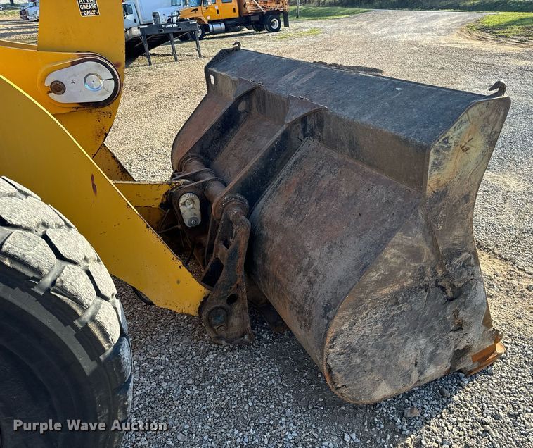 image for item EH6640 2003 John Deere 624H wheel loader