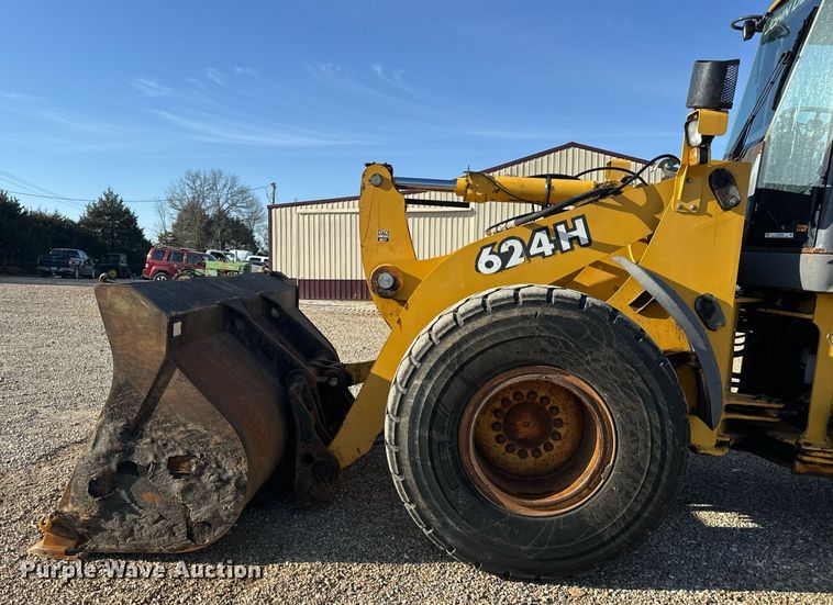 image for item EH6640 2003 John Deere 624H wheel loader