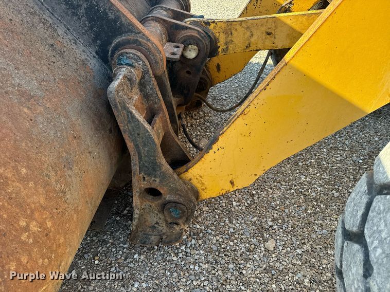 image for item EH6640 2003 John Deere 624H wheel loader