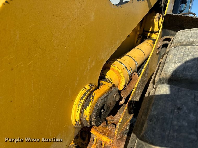 image for item EH6640 2003 John Deere 624H wheel loader