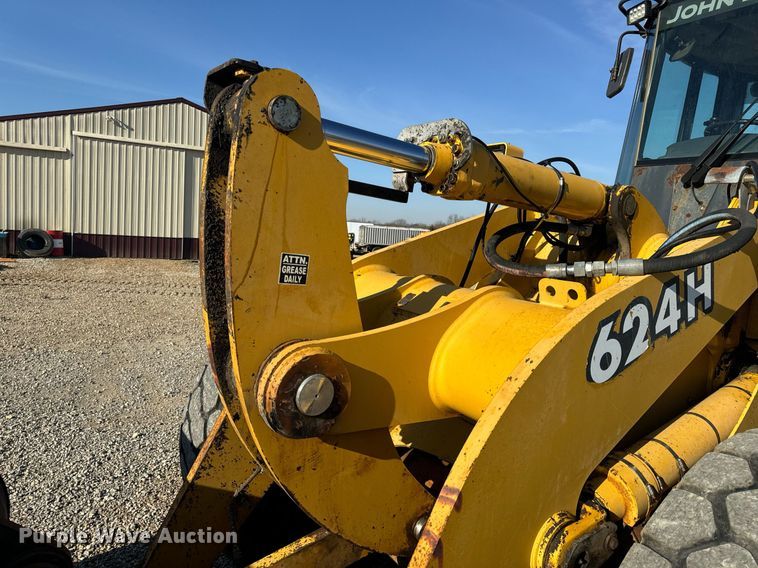 image for item EH6640 2003 John Deere 624H wheel loader