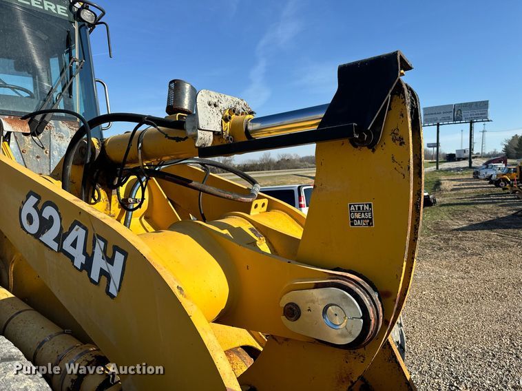 image for item EH6640 2003 John Deere 624H wheel loader