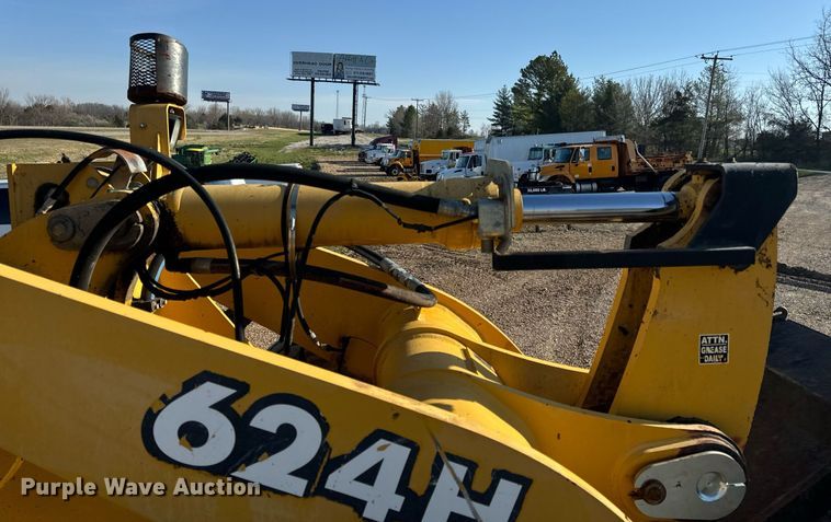image for item EH6640 2003 John Deere 624H wheel loader