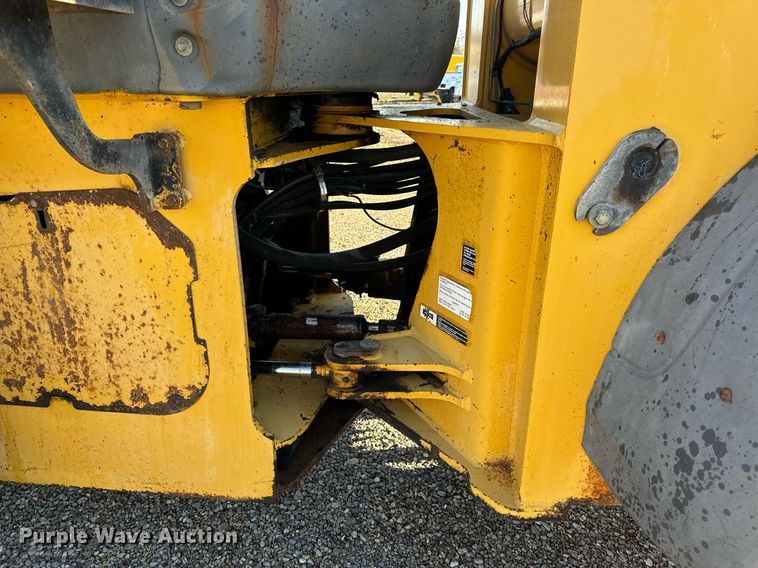 image for item EH6640 2003 John Deere 624H wheel loader