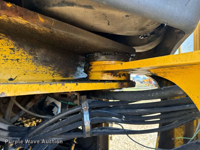 image for item EH6640 2003 John Deere 624H wheel loader