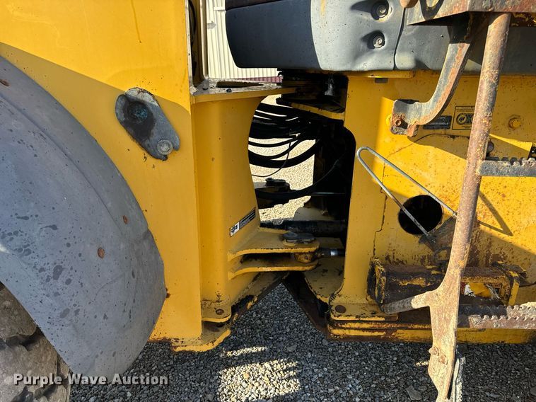 image for item EH6640 2003 John Deere 624H wheel loader