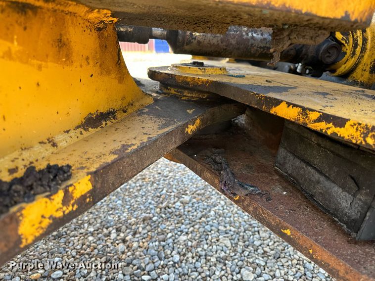 image for item EH6640 2003 John Deere 624H wheel loader