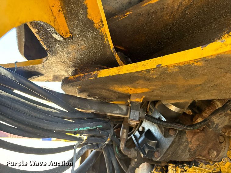 image for item EH6640 2003 John Deere 624H wheel loader