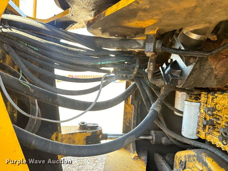 image for item EH6640 2003 John Deere 624H wheel loader