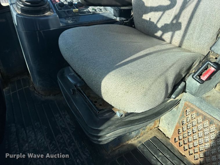 image for item EH6640 2003 John Deere 624H wheel loader