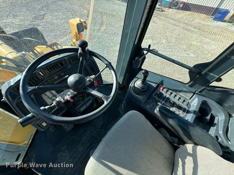 image for item EH6640 2003 John Deere 624H wheel loader