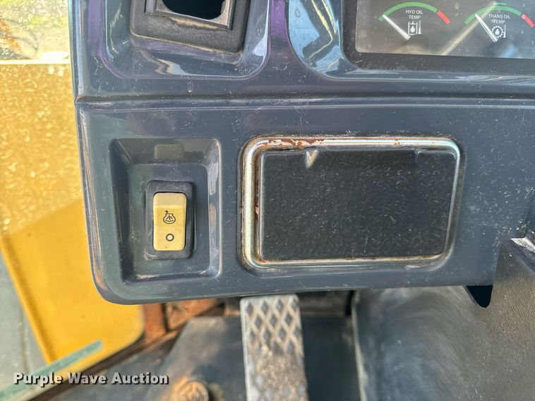 image for item EH6640 2003 John Deere 624H wheel loader