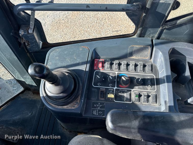 image for item EH6640 2003 John Deere 624H wheel loader