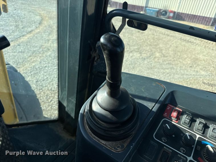 image for item EH6640 2003 John Deere 624H wheel loader